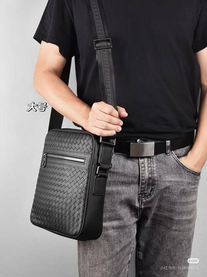 Bottega Master
big 350 dhs🗽
small，320 dhs🗽

Zain10
♥️♥️♥️