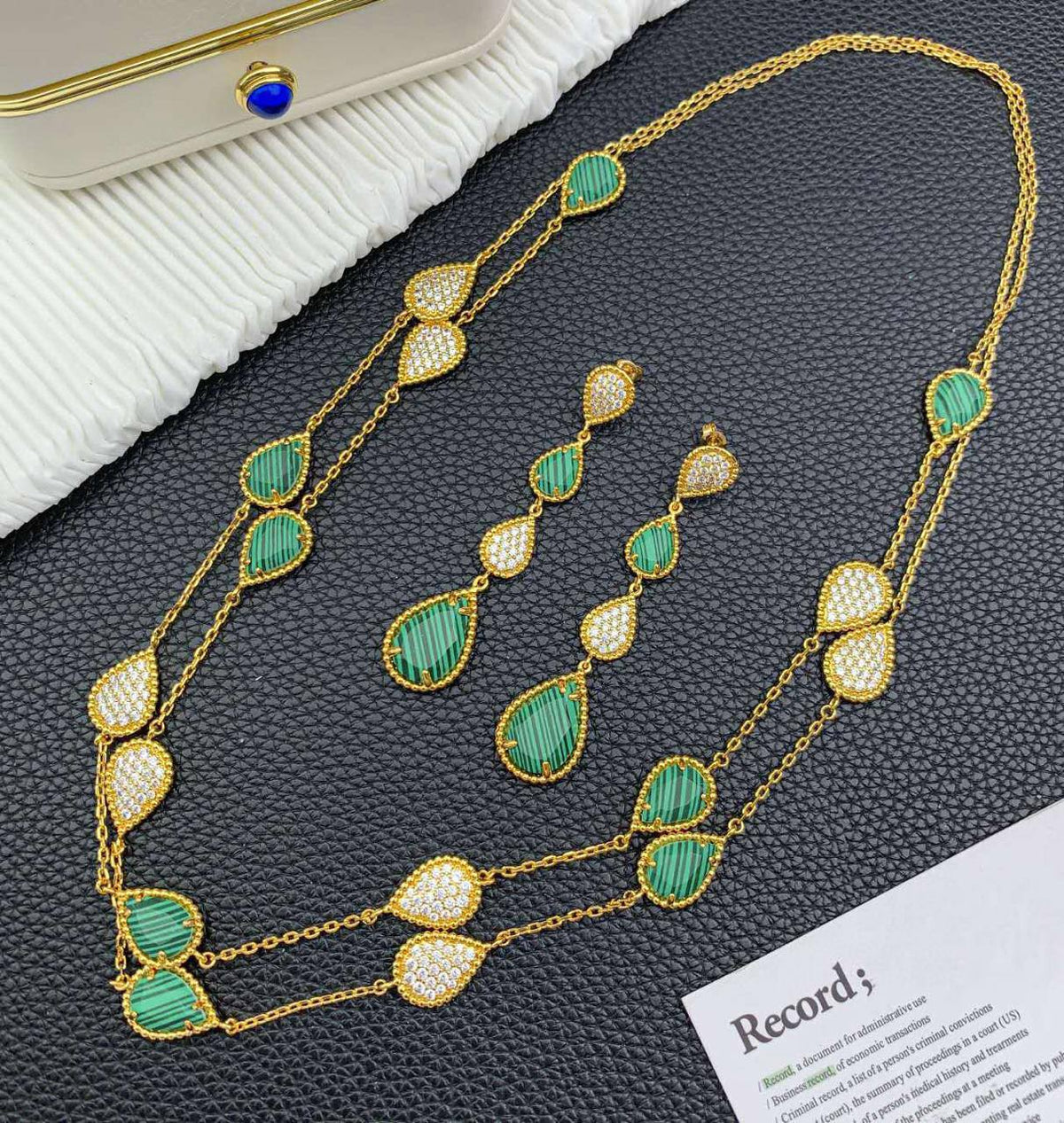 LONG BOUCHRON
NECKLACE & EARRINGS
SET ✨💫
245 dhs
WITH GOOD BOX AND PAPER BAG🛍️🎁

Zain89
♥️♥️♥️