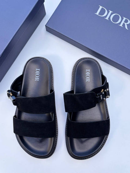 Dior men slipper
130 dhs❤️
Size 40-45

Zain55
♥️♥️♥️