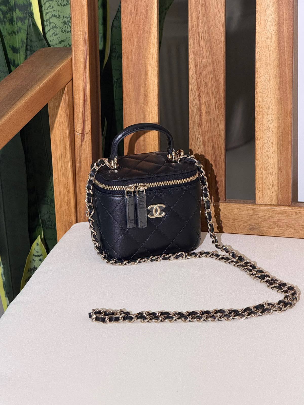 CHANEL 
Super Master Quality ⚡️
Original Packing 🎁
Size 10CM📏
For Price 👇 WhatsApp✅
0568585901 
0507557372
0552275751 Owner Zain 👌

Zain321
♥️♥️♥️