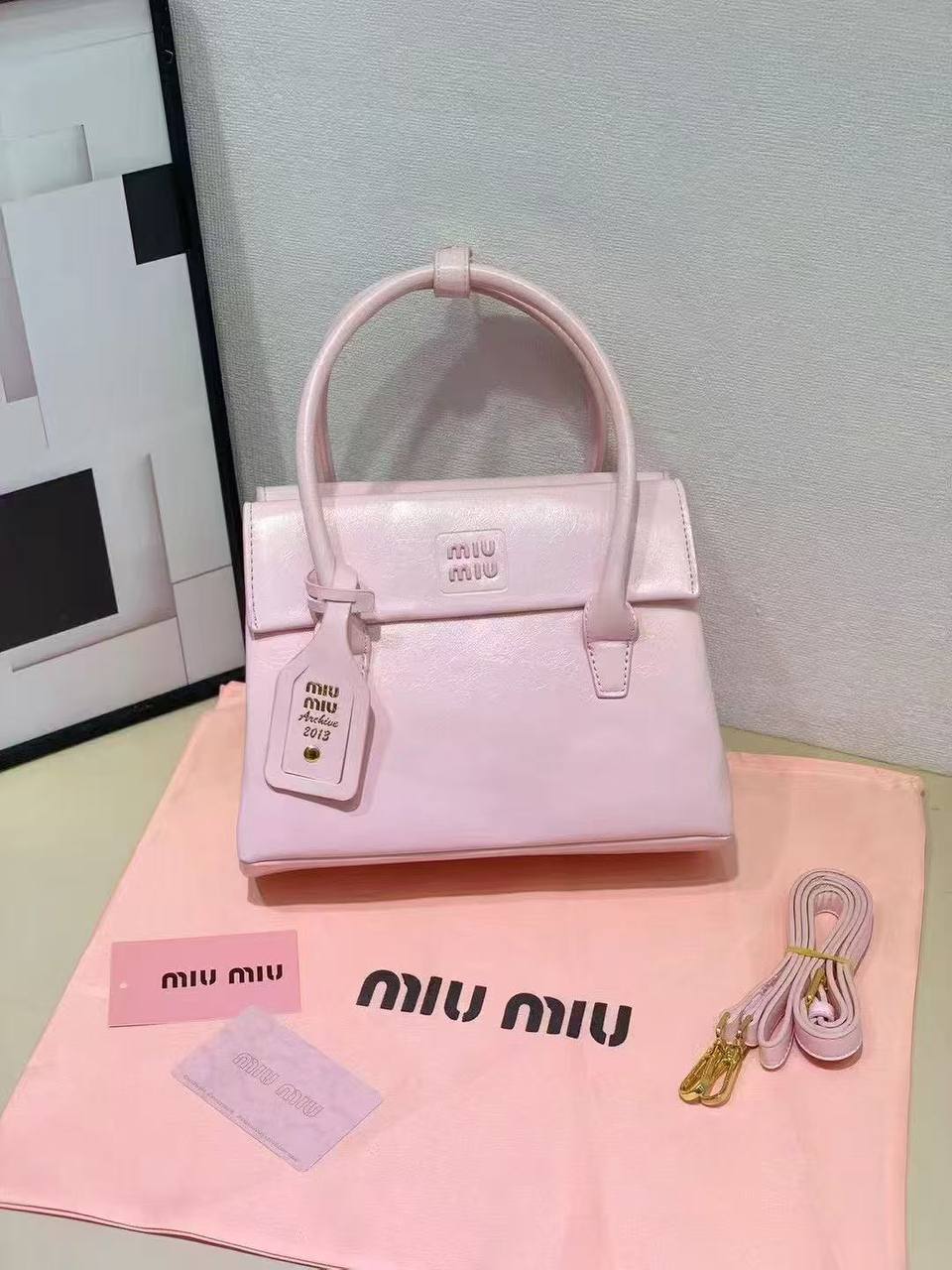 MIU MIU
BEST QUALITY 

WITH BOX’S 
🎁🎁🎁

90 dhs✅
SIZE 25CM

Zain290
♥️♥️♥️