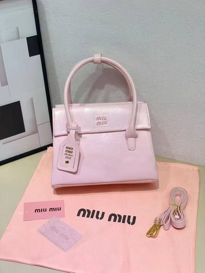 MIU MIU
BEST QUALITY 

WITH BOX’S 
🎁🎁🎁

90 dhs✅
SIZE 25CM

Zain290
♥️♥️♥️