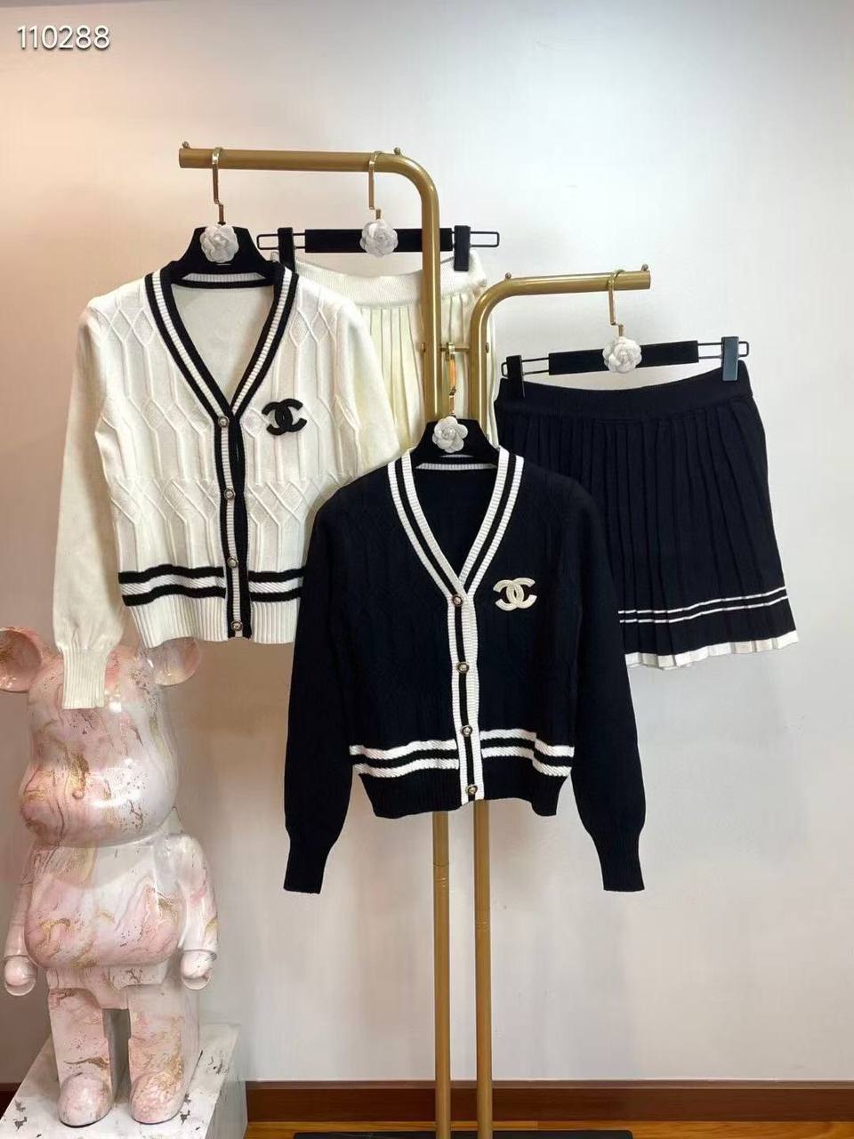 *CHANEL*
Women’s Set
Master Quality 
SML
380 dhs🪙🌨️

Zain276
♥️♥️♥️