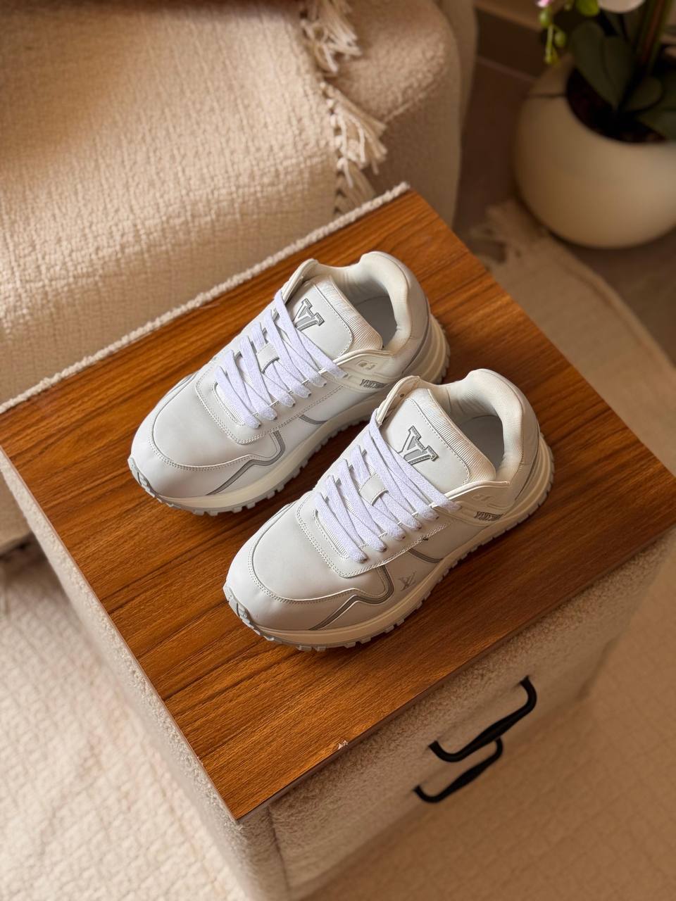 Run Away Maxi Sneaker
*AAA Quality*
*size:40 to 46*
600 dhs🪙💚

Zain185
♥️♥️♥️