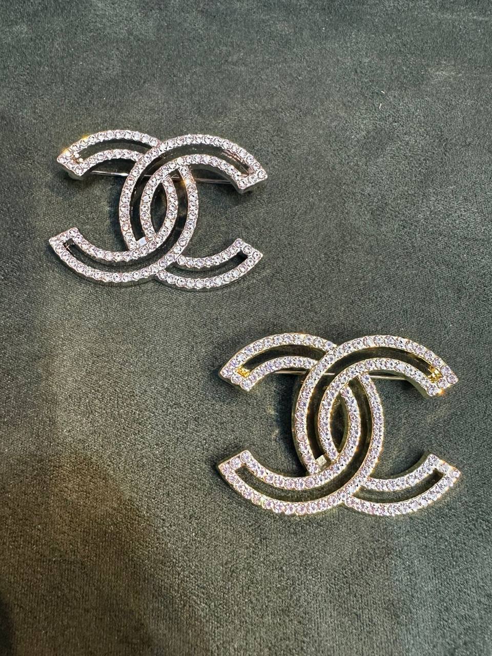 New arrival branded Brooches 

30 dhs🪙🌨️
40 dhs🪙🌨️

pc with branded box and paper bag🎁🎁🎁

Zain243
♥️♥️♥️