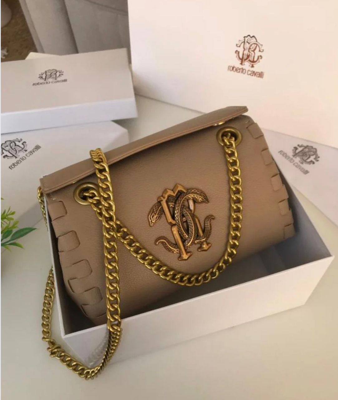 Aigner
110 dhs🪙🌨️
SIZE：20×13×10CM

Good quality

 with box
🎁🎁🎁

Zain35
♥️♥️♥️