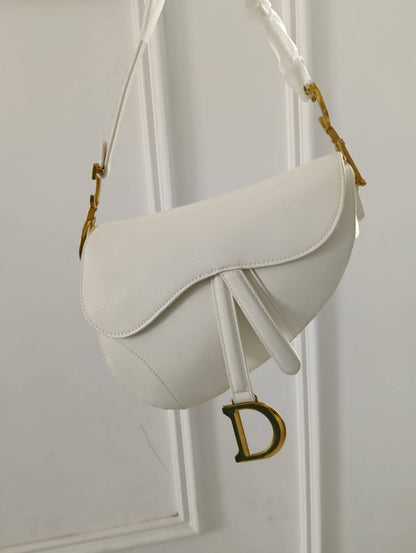 Dior

115 dhs🇦🇪🇦🇪

with box
size 25cm

Knitted fabric
High quality

Zain26
♥️♥️♥️