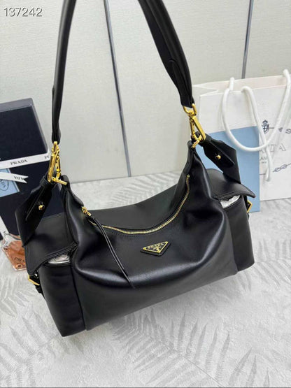 Prada
Master💓💓
330 dhs✅

Zain10
♥️♥️♥️