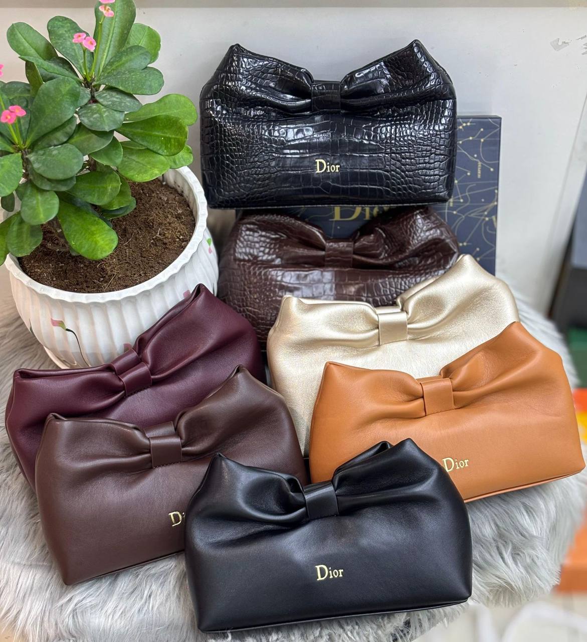 Dior
100 dhs✅

with BOX🌷
🎁🎁🎁

Zain244
♥️♥️♥️