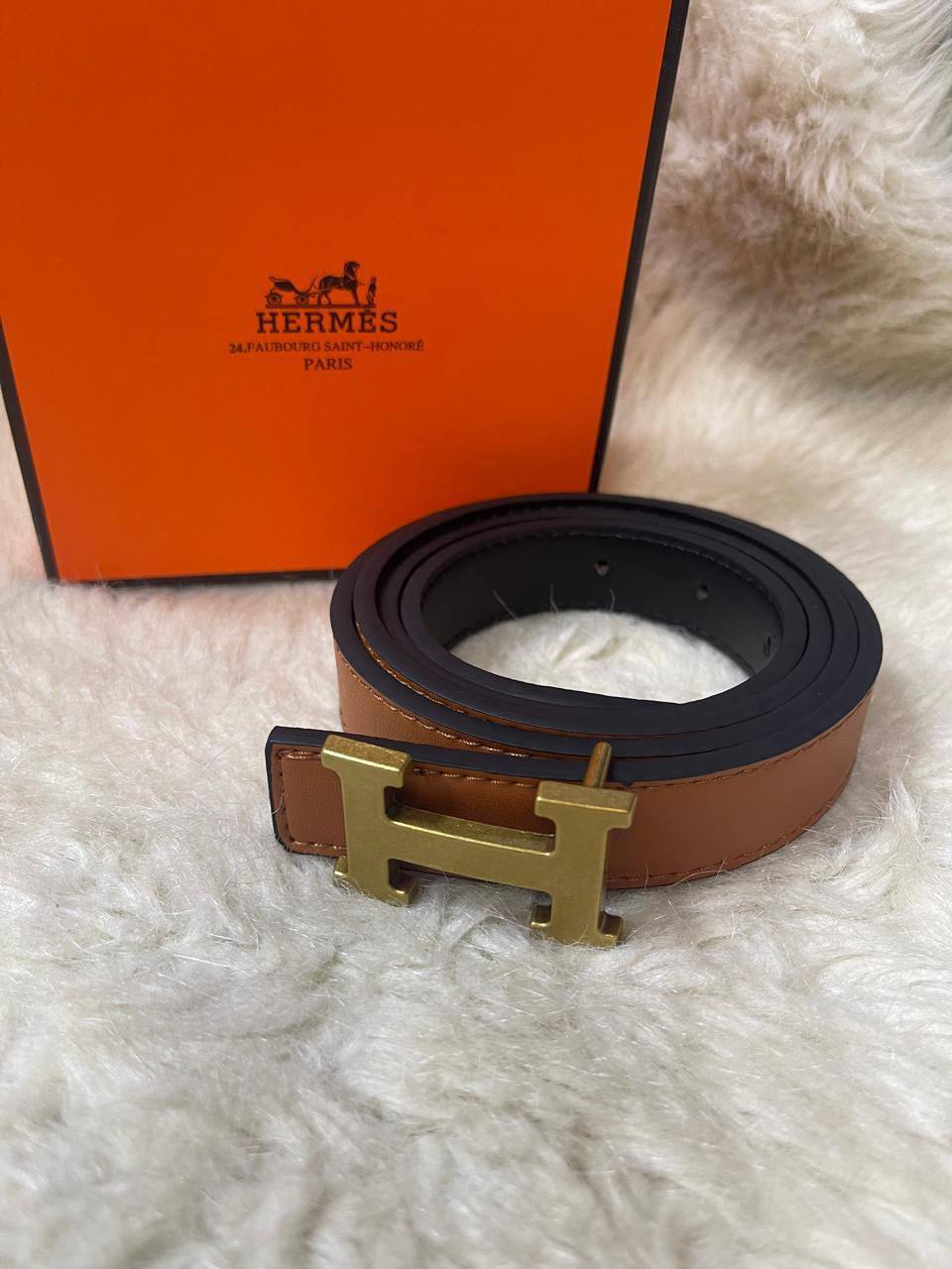 Belt for Lady
Wide：2.5 cm
Long：105/110/115 cm
With box 
30 dhs🇦🇪🇦🇪

Zain136
♥️♥️♥️