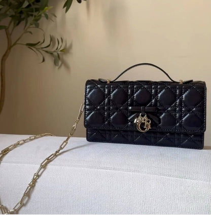 Dior
100 dhs🇦🇪🇦🇪

GOOD-quality 
with box

Zain35
♥️♥️♥️