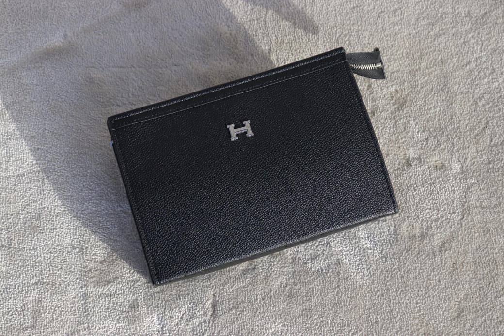 Men's Clutch 
Good Quality
90 dhs🗽

Zain33
♥️♥️♥️