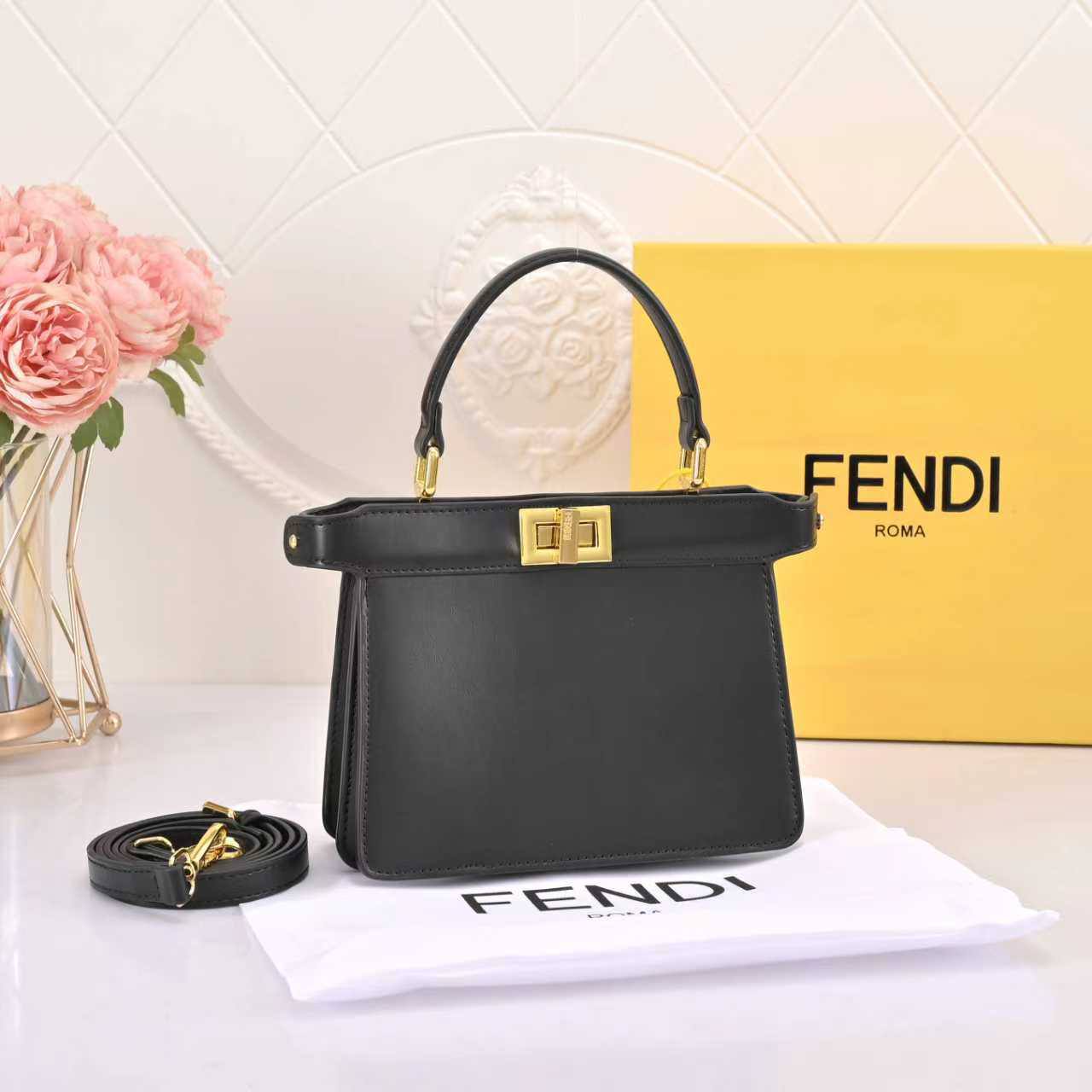 Fendi

100Dhs🇦🇪🇦🇪

Withbox

Zain26
♥️♥️♥️