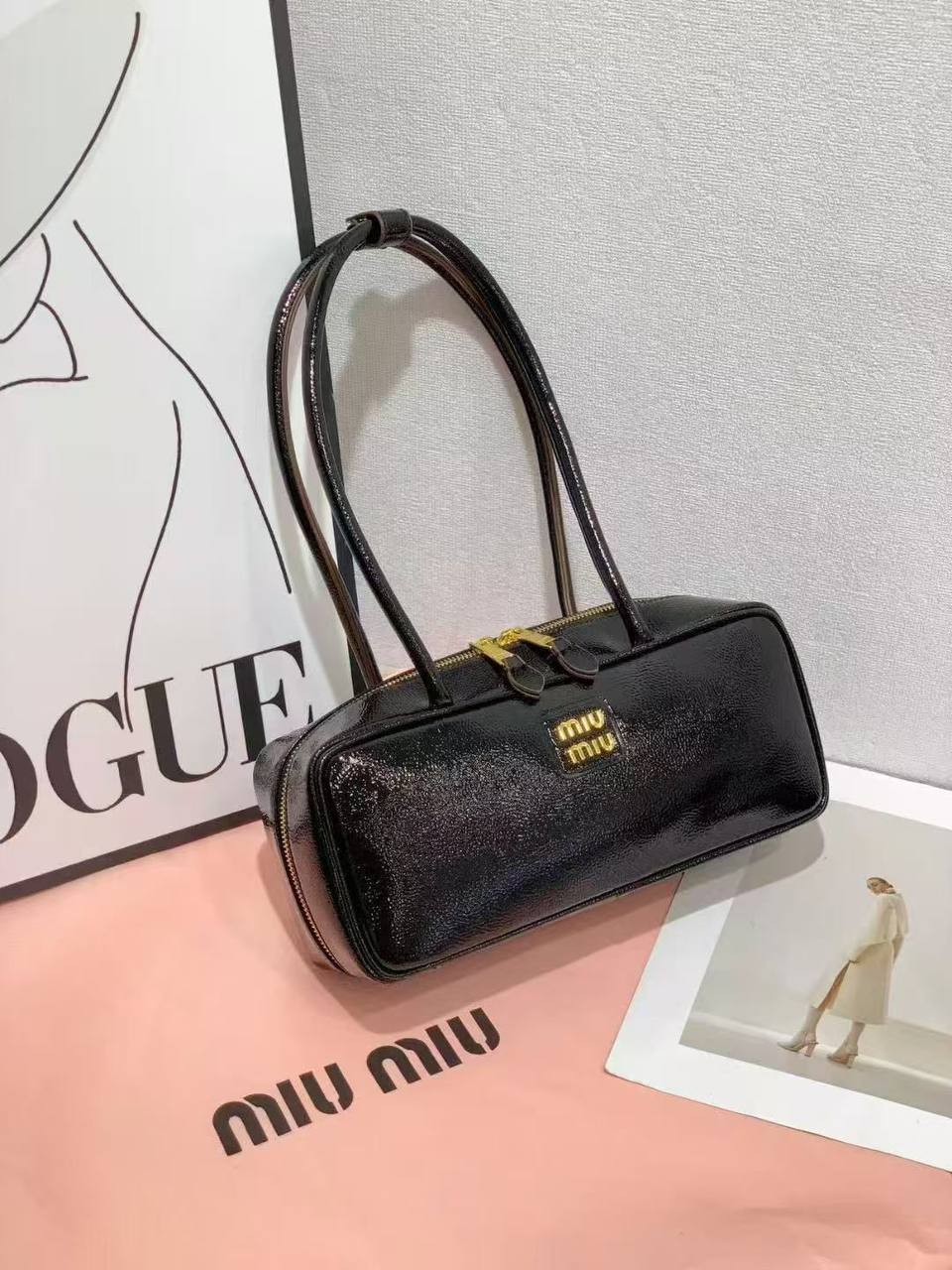 Miu Miu
Good  QUALITY 
SIZE：29*9*12.5cm
100 dhs💓

Zain04
♥️♥️♥️