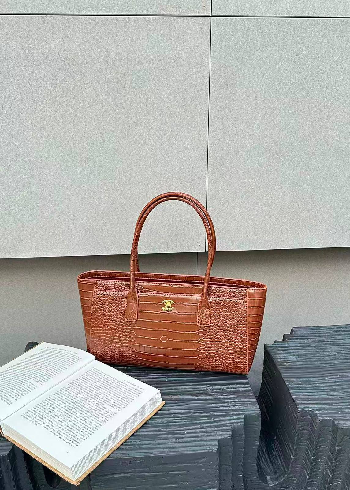 Chanel

130 dhs🇦🇪🇦🇪

Zain143
♥️♥️♥️
