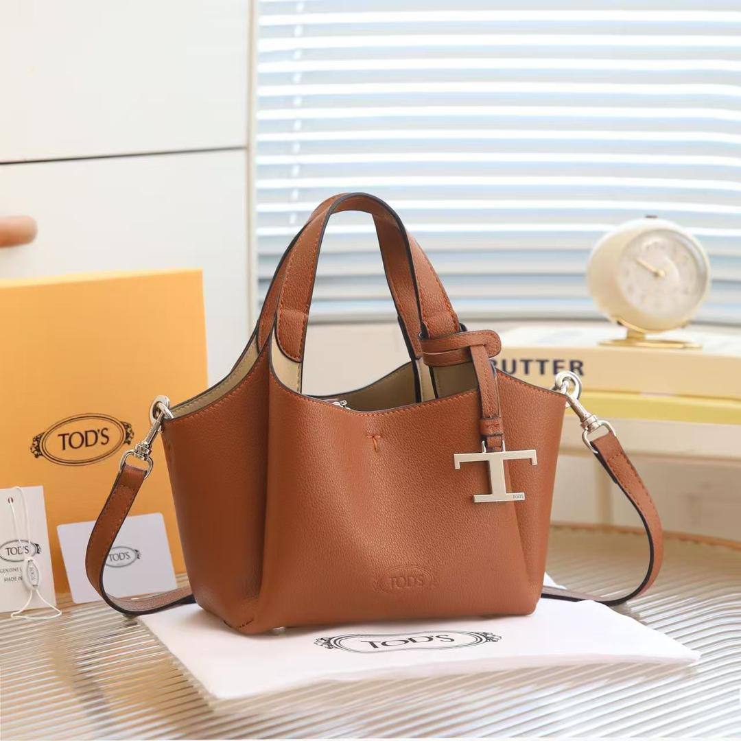 TODS
110 dhs🇦🇪🇦🇪
with box
size 24cm
High quality

Zain26
♥️♥️♥️