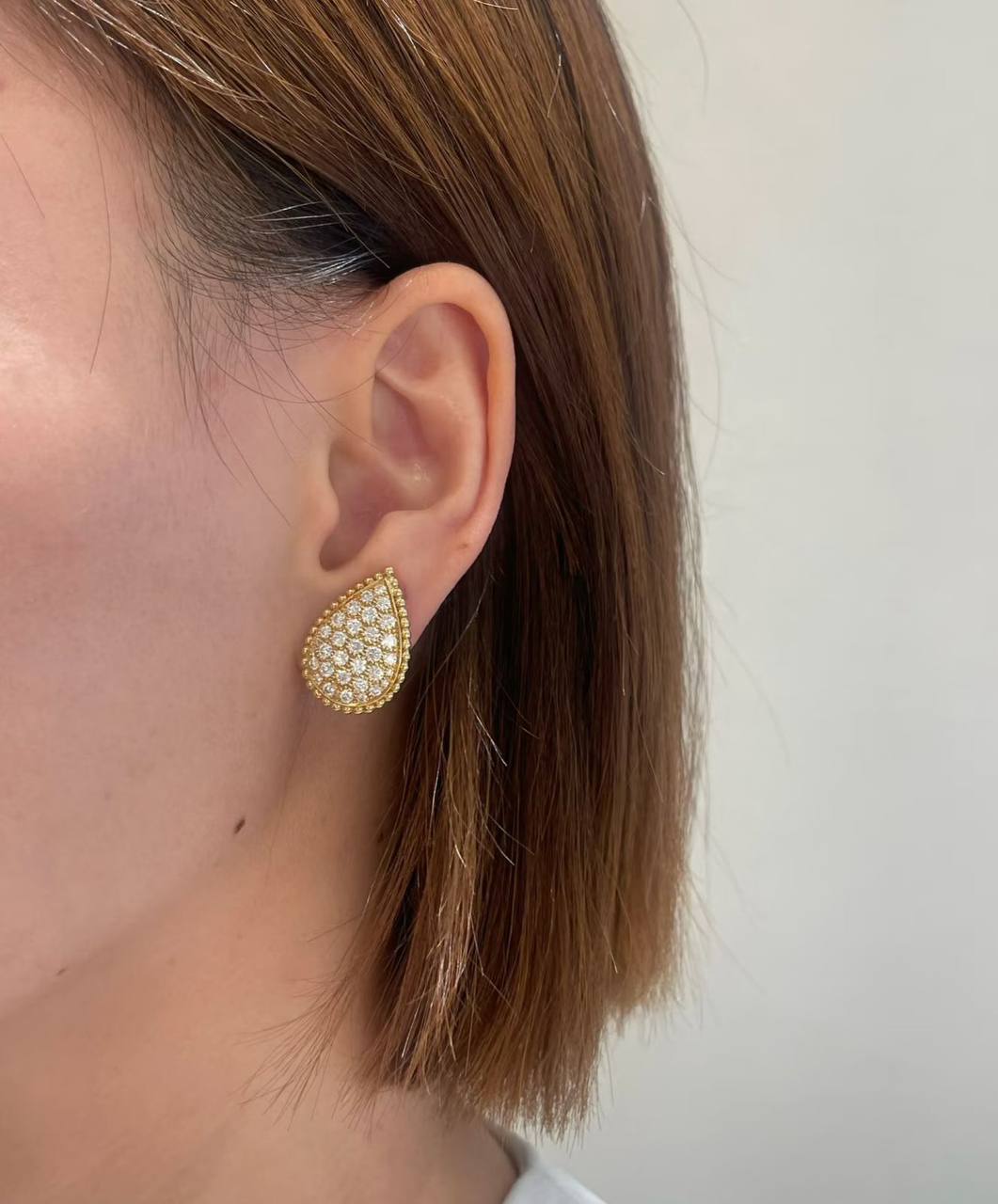 BOUCHERON ❤️‍🔥*
Earring ✨
Master quality 💯
With normal boxes 🗃️ 
45 dhs✅
With master box 📦 
120 dhs✅

Zain216
♥️♥️♥️