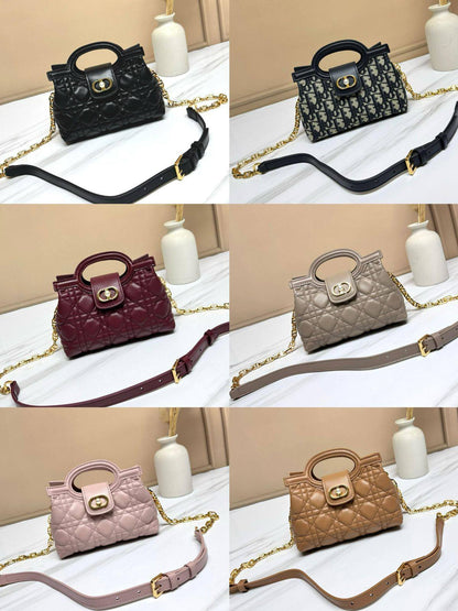 Dior 🙋🏻‍♀️💕 Master
20cm🫶🏼 
300 dhs❣️

Zain228
♥️♥️♥️