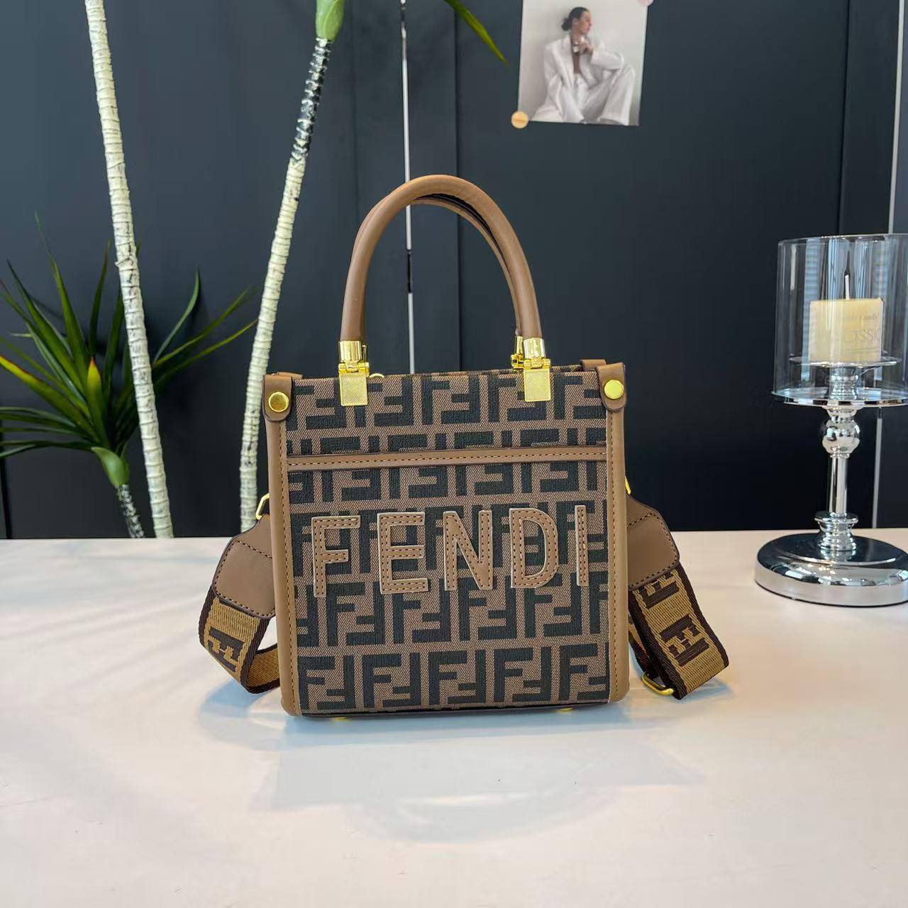 Fendi
19*19*7 cm
75 dhs💓

Zain17
♥️♥️♥️