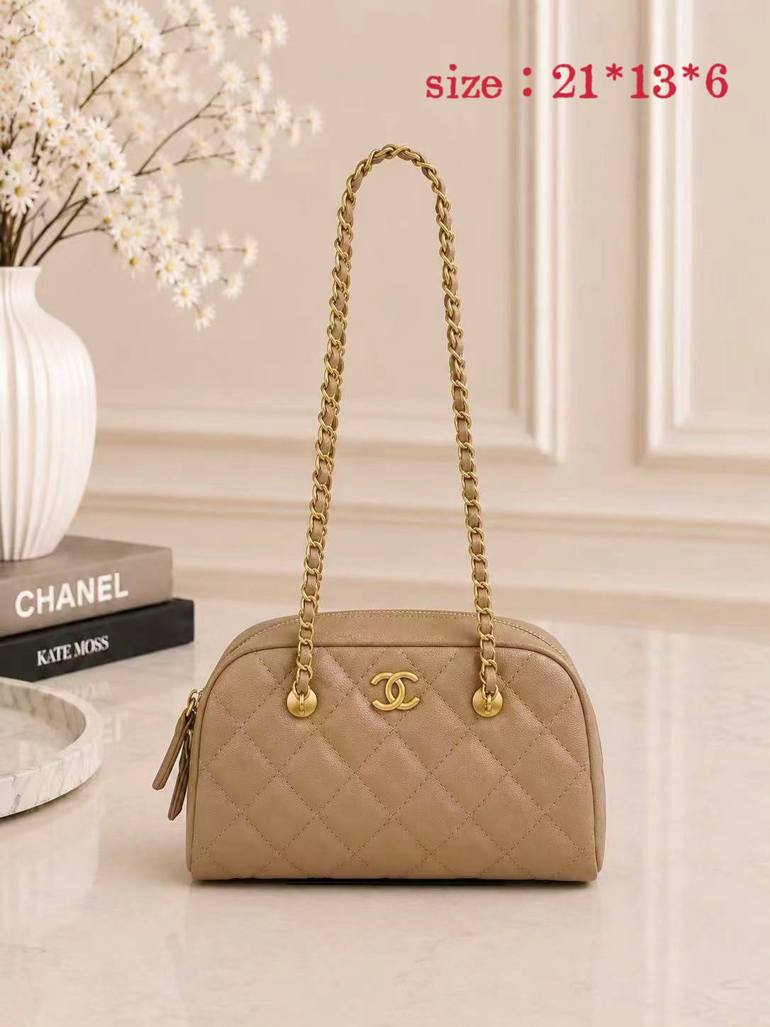 Chanel

100 dhs🇦🇪🇦🇪

with box

Zain38
♥️♥️♥️