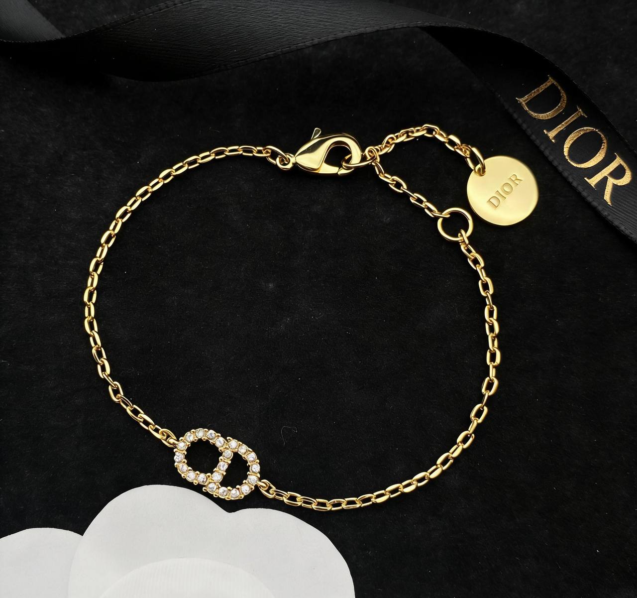 EACH BRACELET 
MASTER QUALITY💫✨
50 DHS🇦🇪
WITH BOX AND PAPER BAG 🎁🛍️

Zain89
♥️♥️♥️
