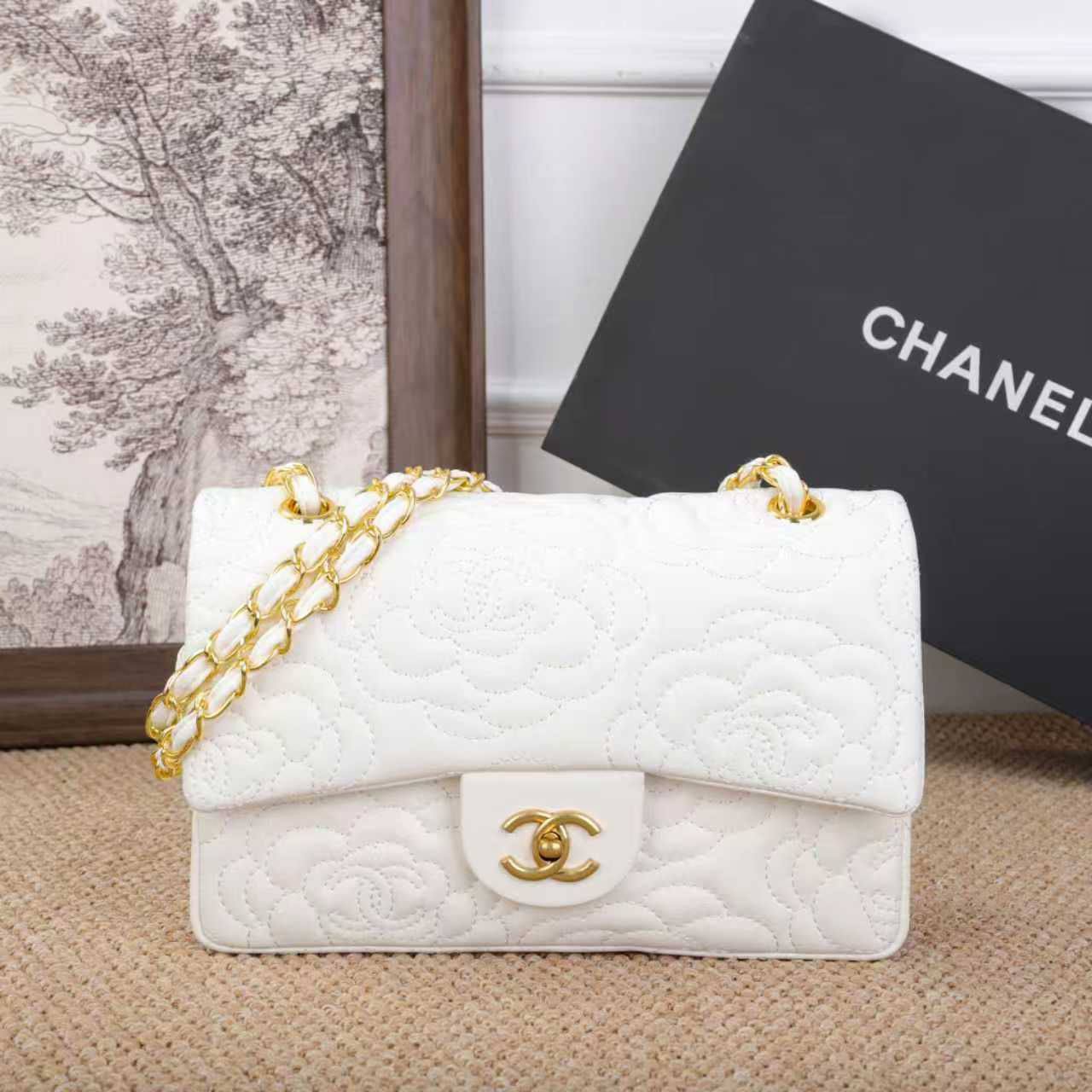 CHANEL

 NEW CAME GOOD QUALITY 
WITH BOX 
🎁🎁🎁

110 dhs💓

Zain39
♥️♥️♥️