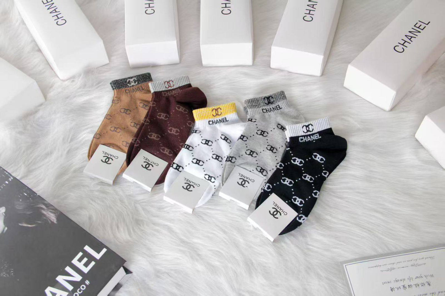 SOCKS 🆕
45 DHS💓
WITH GOOD BOX 📦

Zain28
♥️♥️♥️