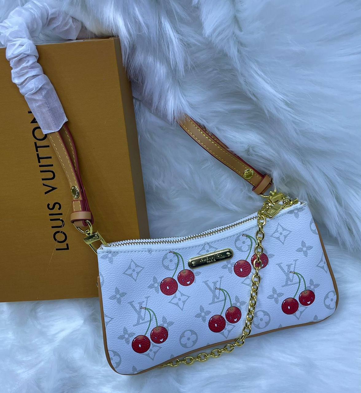 LV
95 dhs✅ 

with box
🎁🎁🎁

Zain72
♥️♥️♥️