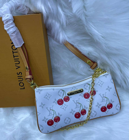LV
95 dhs✅ 

with box
🎁🎁🎁

Zain72
♥️♥️♥️