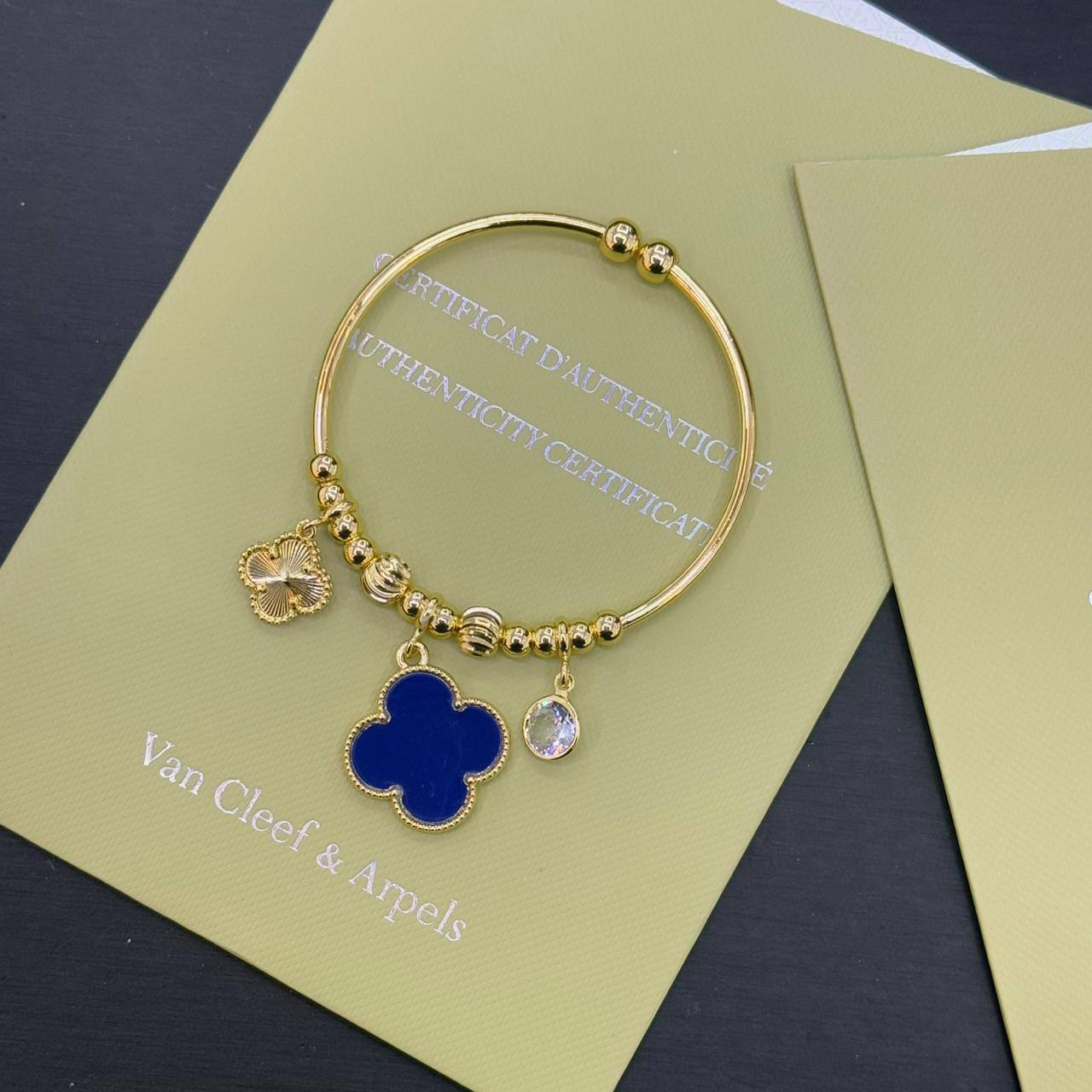 VcA
Bangles 
30 dhs🪙💕

Zain263
♥️♥️♥️