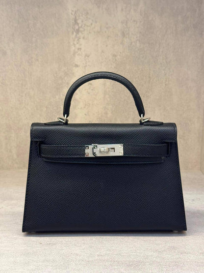 Hernes
𝐇𝐞𝐫𝐦𝐞𝐬 𝐌𝐢𝐧𝐢 𝐊𝐞𝐥𝐥𝐲 𝟏𝟗𝐜𝐦 
𝐇𝐚𝐧𝐝 𝐌𝐚𝐝𝐞 
1350 dhs✅🖤🌴

ETAG4
♥️♥️♥️