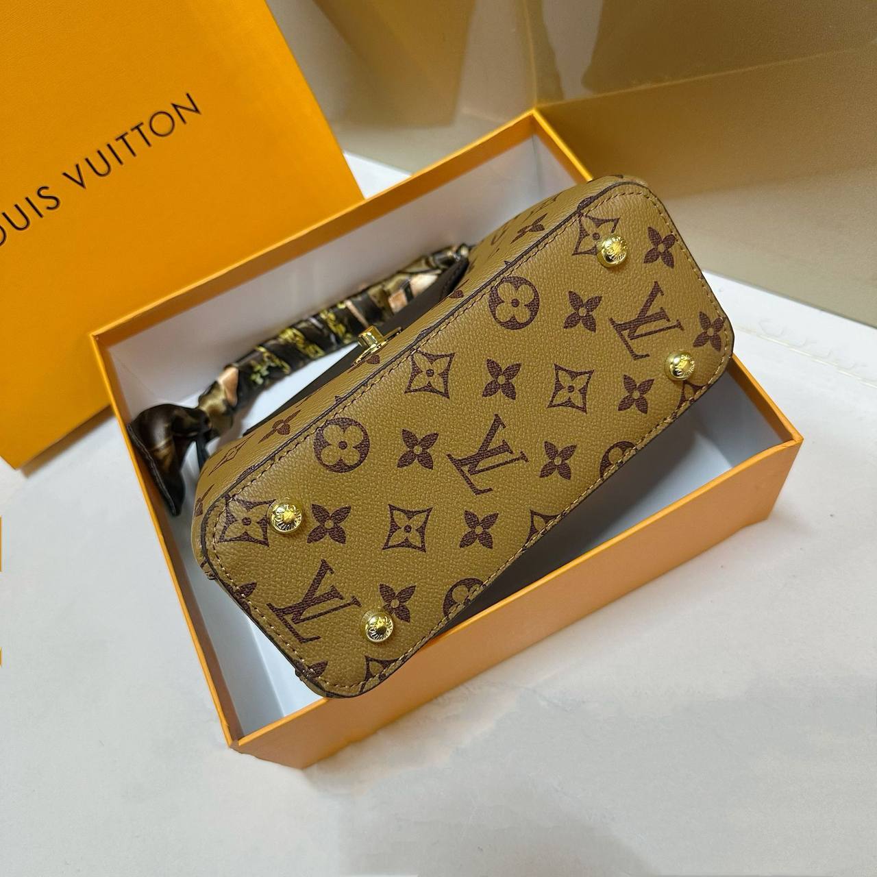 LV
GOOD QUALITY 

WITH BOX 
🎁🎁🎁

90 dhs🪙🖤

Zain39
♥️♥️♥️