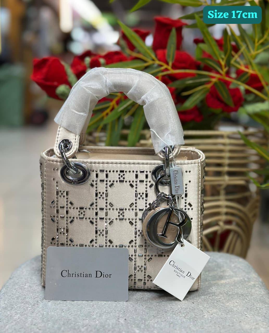 Dior
Good quality 

with box 🎁🎁🎁

120 dhs💓

Zain186
♥️♥️♥️