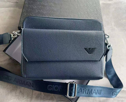 LV - Gucci 
With box 
🎁🎁🎁

95 dhs✅
Size24cm

Zain161
♥️♥️♥️