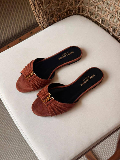 YSL 
✨ New Collection
👠 36–41
💎 Premium Quality
🔥 Super Master
450 dhs✅

Zain198
♥️♥️♥️