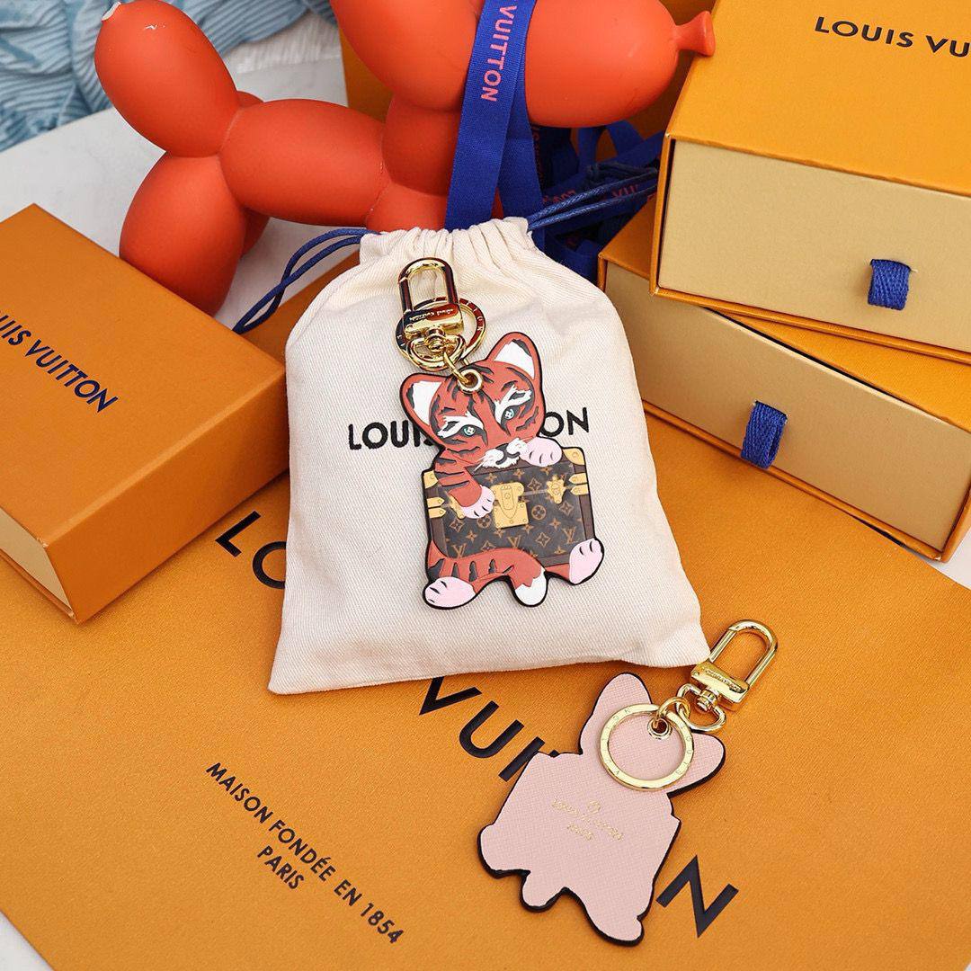KEYCHAIN
BAG CHARM
MASTER✨💫
70 DHS✅

 WITH GOOD BOX AND PAPER BAG🎁🛍️

Zain89
♥️♥️♥️