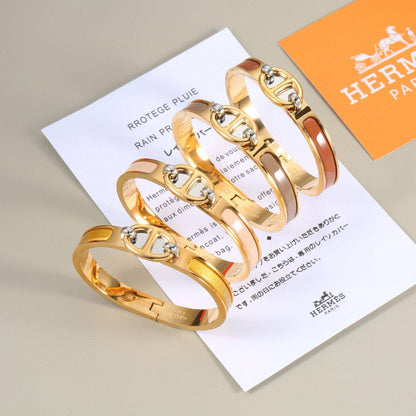 HERMES MASTER
BANGLE💫✨
65 dhs❣️
WITH BOX AND PAPER BAG 🎁🛍️

Zain89
♥️♥️♥️