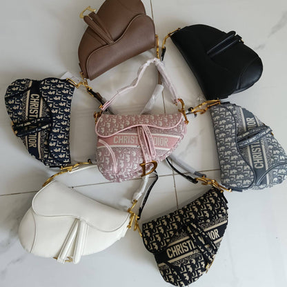 Dior

115 dhs🇦🇪🇦🇪

with box
size 25cm

Knitted fabric
High quality

Zain26
♥️♥️♥️