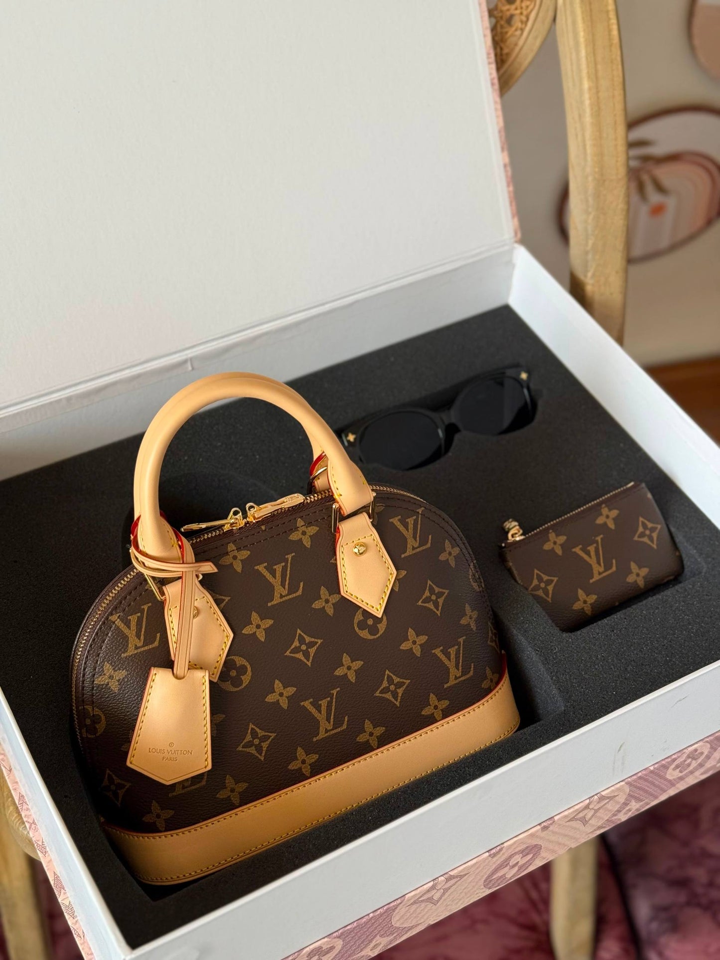 New Collection✨✨✨
LV
21cm
440 dhs✅
*FULL SET(GIFT BOX)*😍😍
*MASTER QUALITY*
With box

Zain167
♥️♥️♥️
