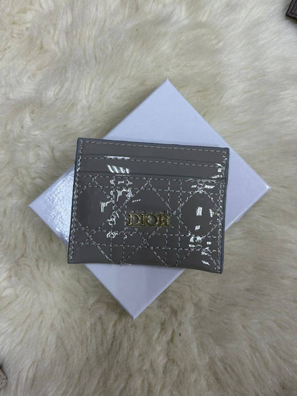 Dior cardholder
20 dhs🪙💕

Zain50
♥️♥️♥️