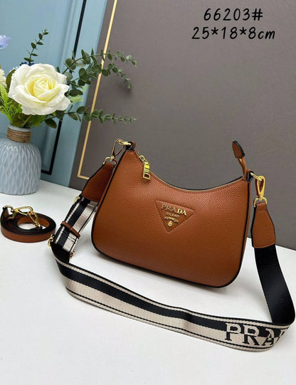 Prada

90 dhs✅

with box
🎁🎁🎁

Zain35
♥️♥️♥️