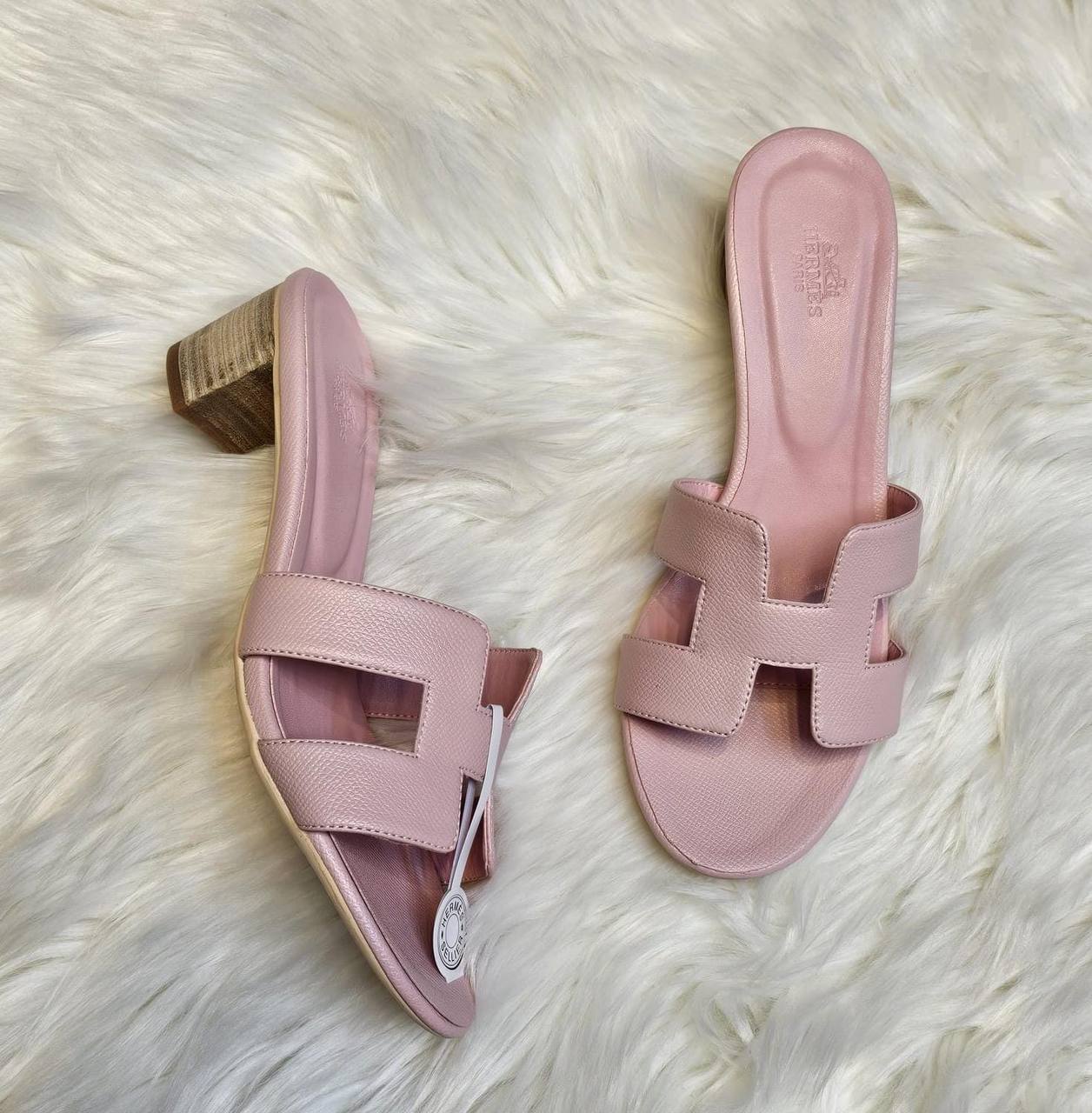 HERMES 
☘️ *SIZE  36  to 41 ☘️                                                                                                       
190 dhs✅

Zain224
♥️♥️♥️