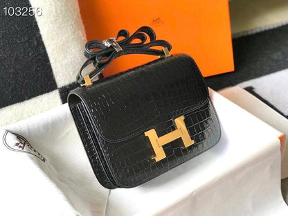HERMES 
PREMIUM QUALITY 💯
95 DHS✅
WITH BOX 📦 

Zain28
♥️♥️♥️