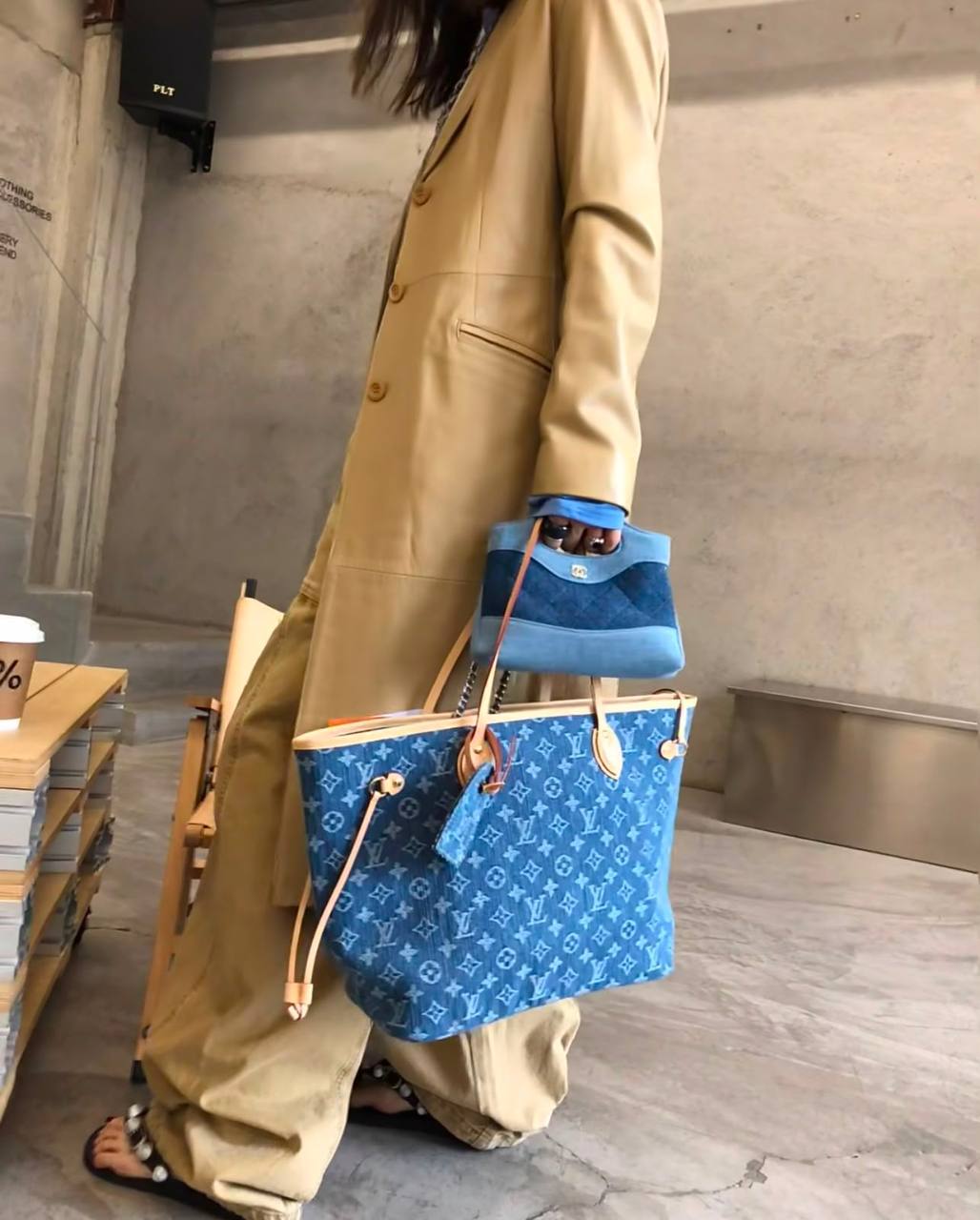 LOUIS VUITTON 

COPY ONE 

WITH BOX 

SPECIAL OFFER 

110 dhs🇦🇪🇦🇪🇦🇪

Zain39
♥️♥️♥️
