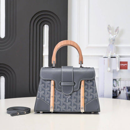 Goyard 

with box🎁🎁🎁

size：21×14×9
115 dhs💓

Zain114
♥️♥️♥️