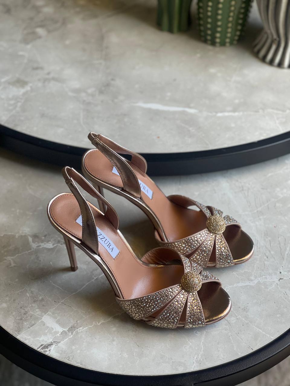 NEW AQUAZZURA 💥💥
*Super master quality*
*Size 36 to 41*
550 dhs💓

Zain113
♥️♥️♥️