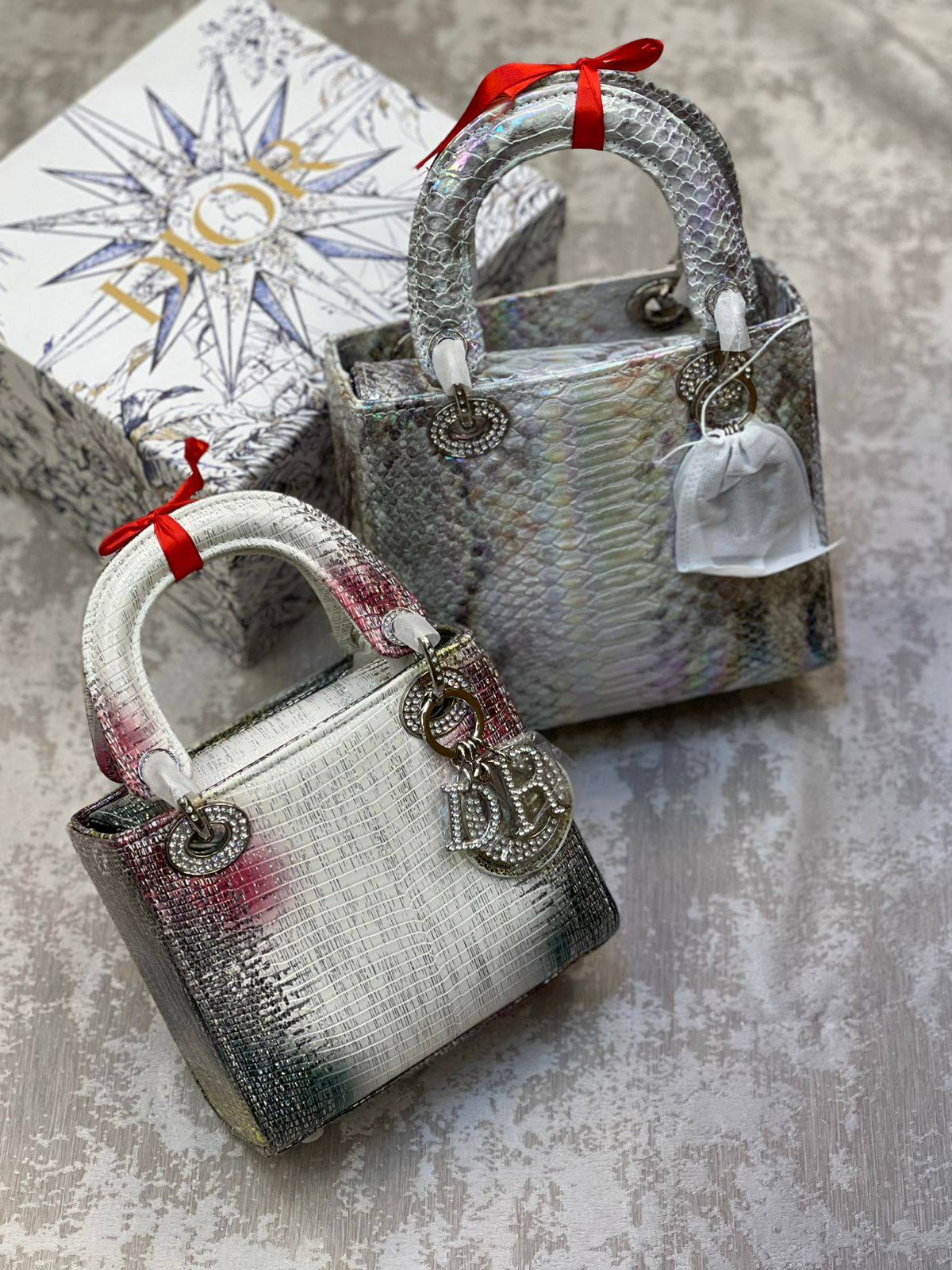 Dior
270 dhs❣️

Zain175
♥️♥️♥️
