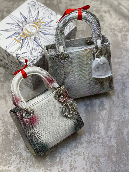 Dior
270 dhs❣️

Zain175
♥️♥️♥️