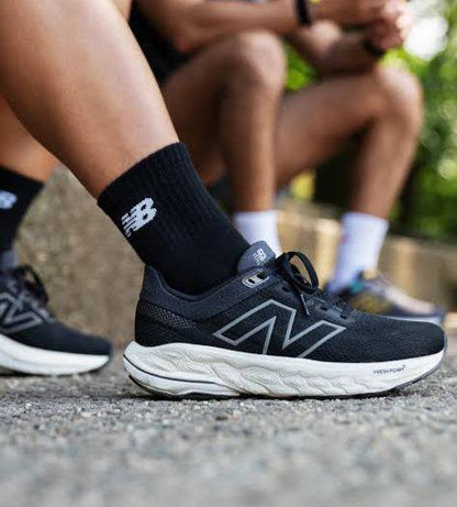 New balance fresh foam 1080V14 , Size 40 to 45 , 
250 dhs🪙🌨️

Zain196
♥️♥️♥️