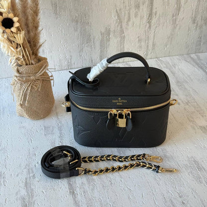 LV
GOOD QUALITY ✨
100 dhs✅

WITH BOX 📦

Zain28
♥️♥️♥️